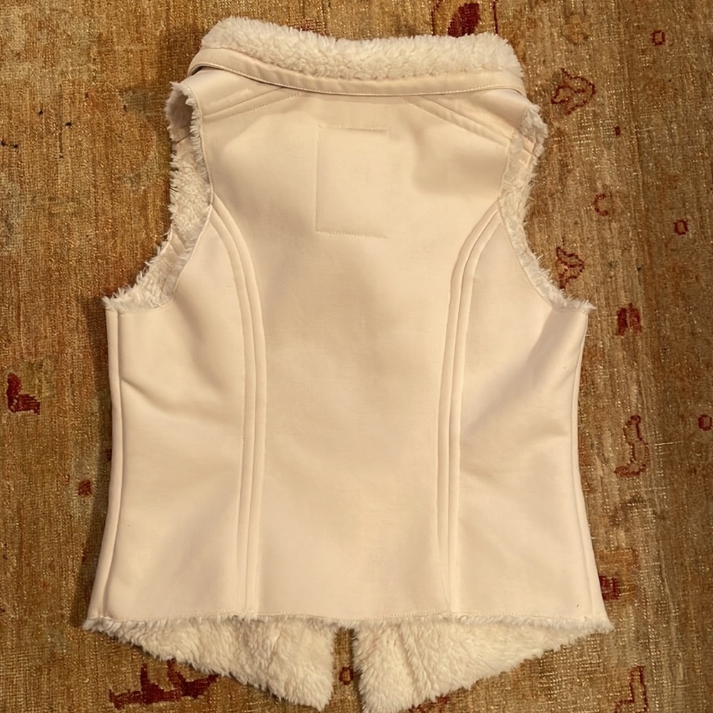 Runway Faux Fur Vest - Picture 7 of 8